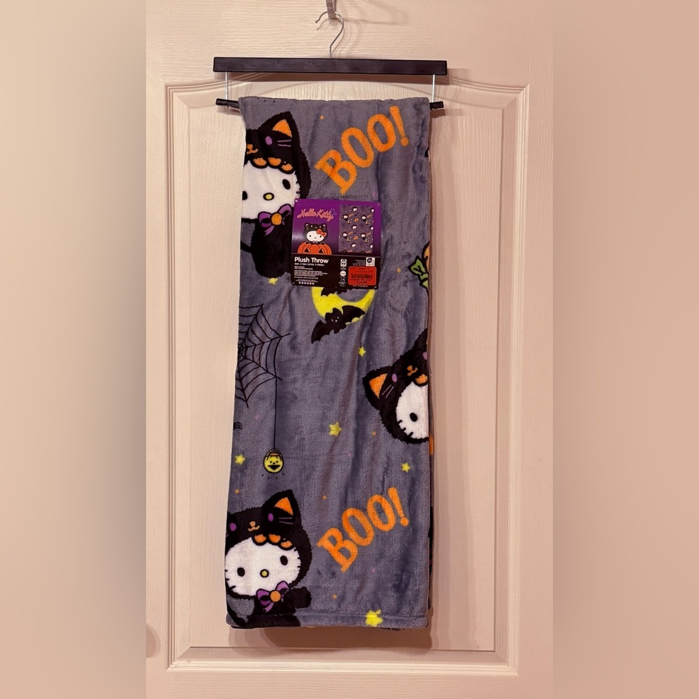 BOO! HELLO KITTY Halloween Plush Throw Blanket
